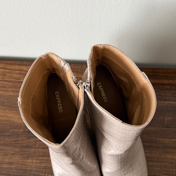 Express Croc-Embossed Beige Ankle Boots - Picture 5 of 5